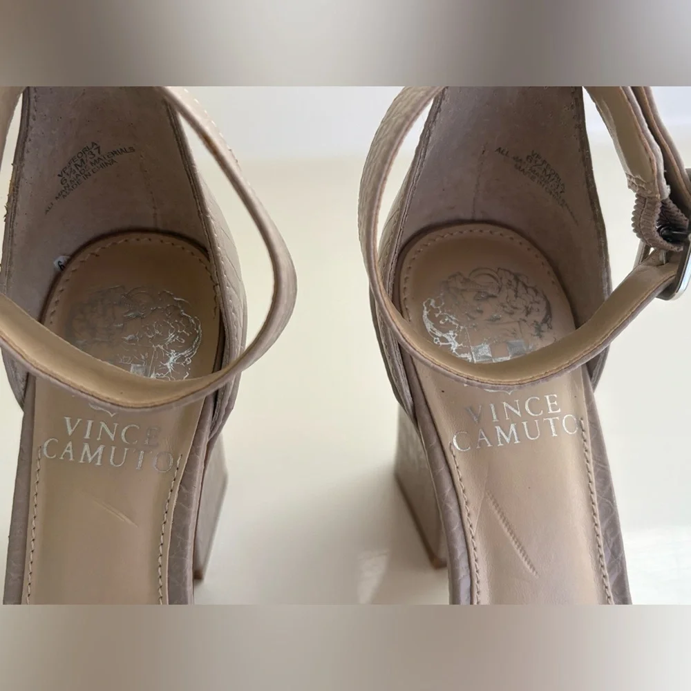 Vince Camuto step out